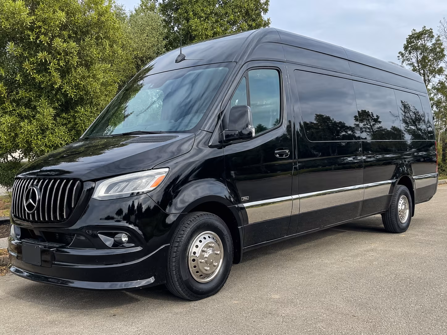 book group transportation for your next airport transfer 4