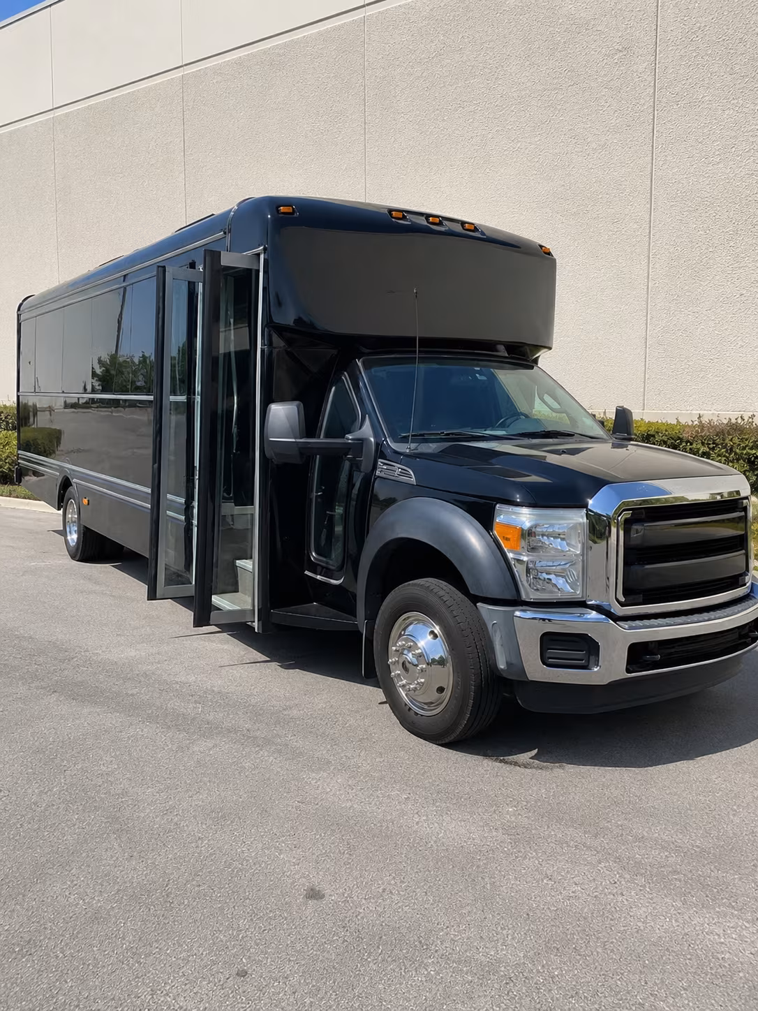 hotel to venue shuttle buses for lakewood corporate groups