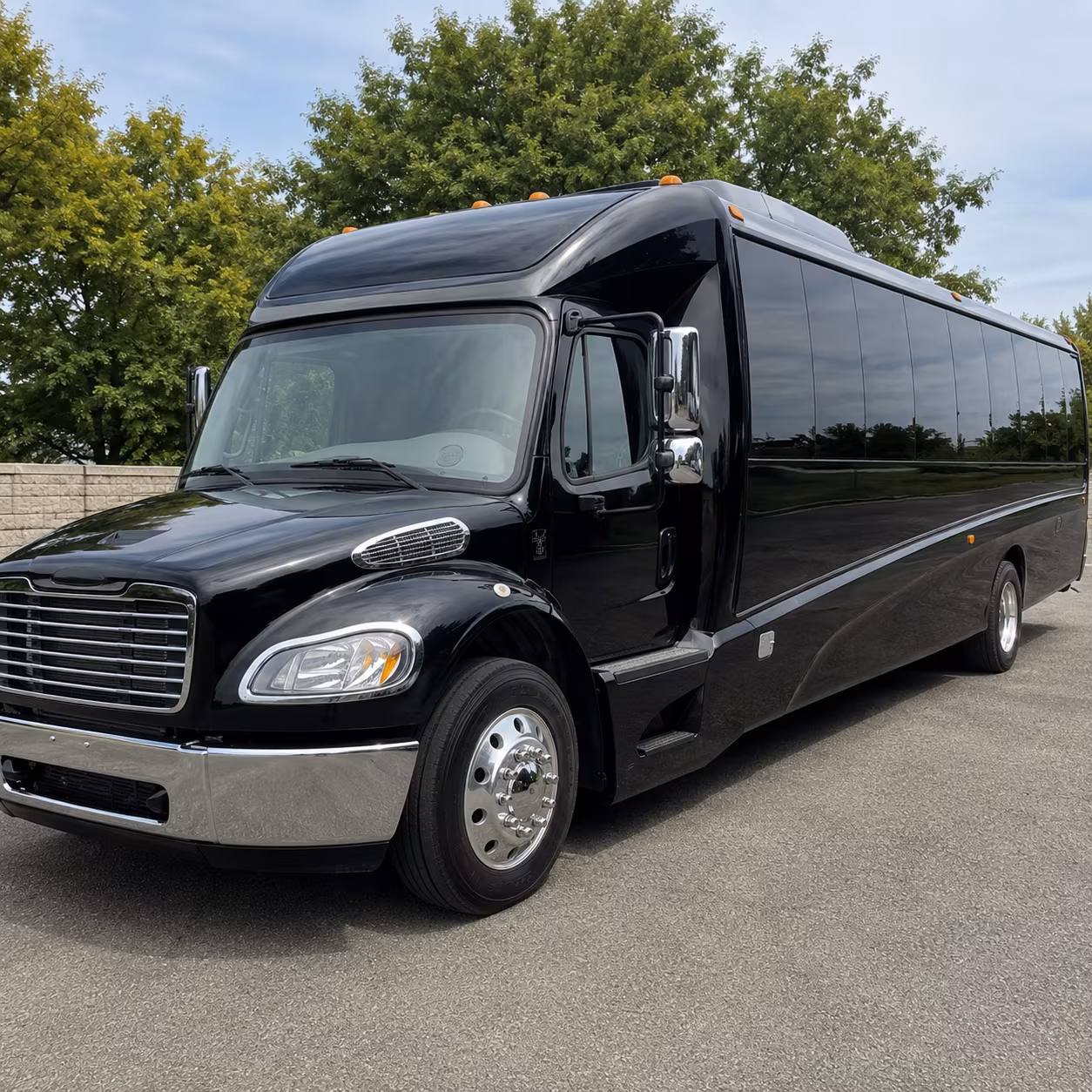 lakewood 28 passenger minibus