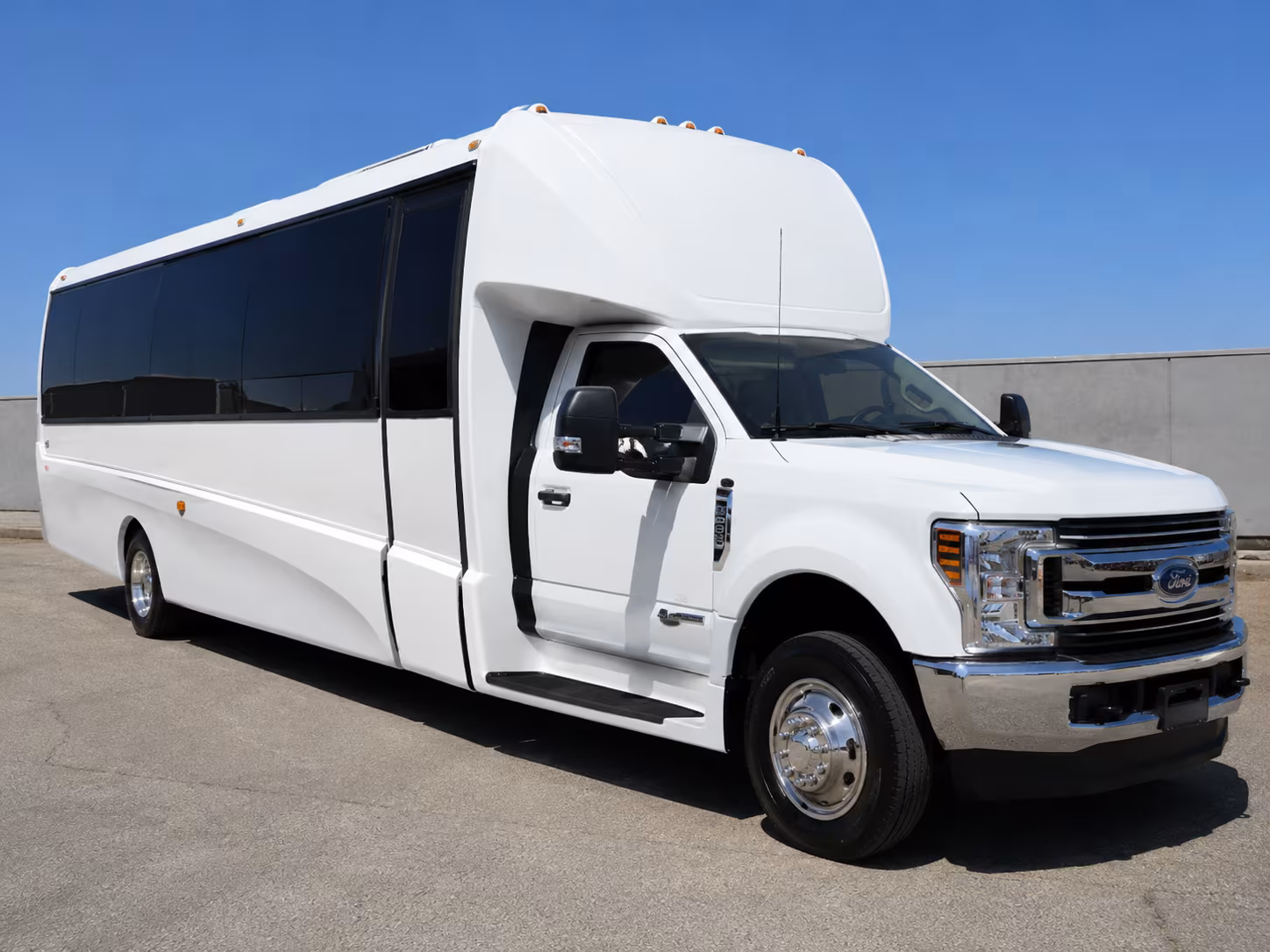 minibuses for lakewood school trips to dinosaur ridge and red rocks